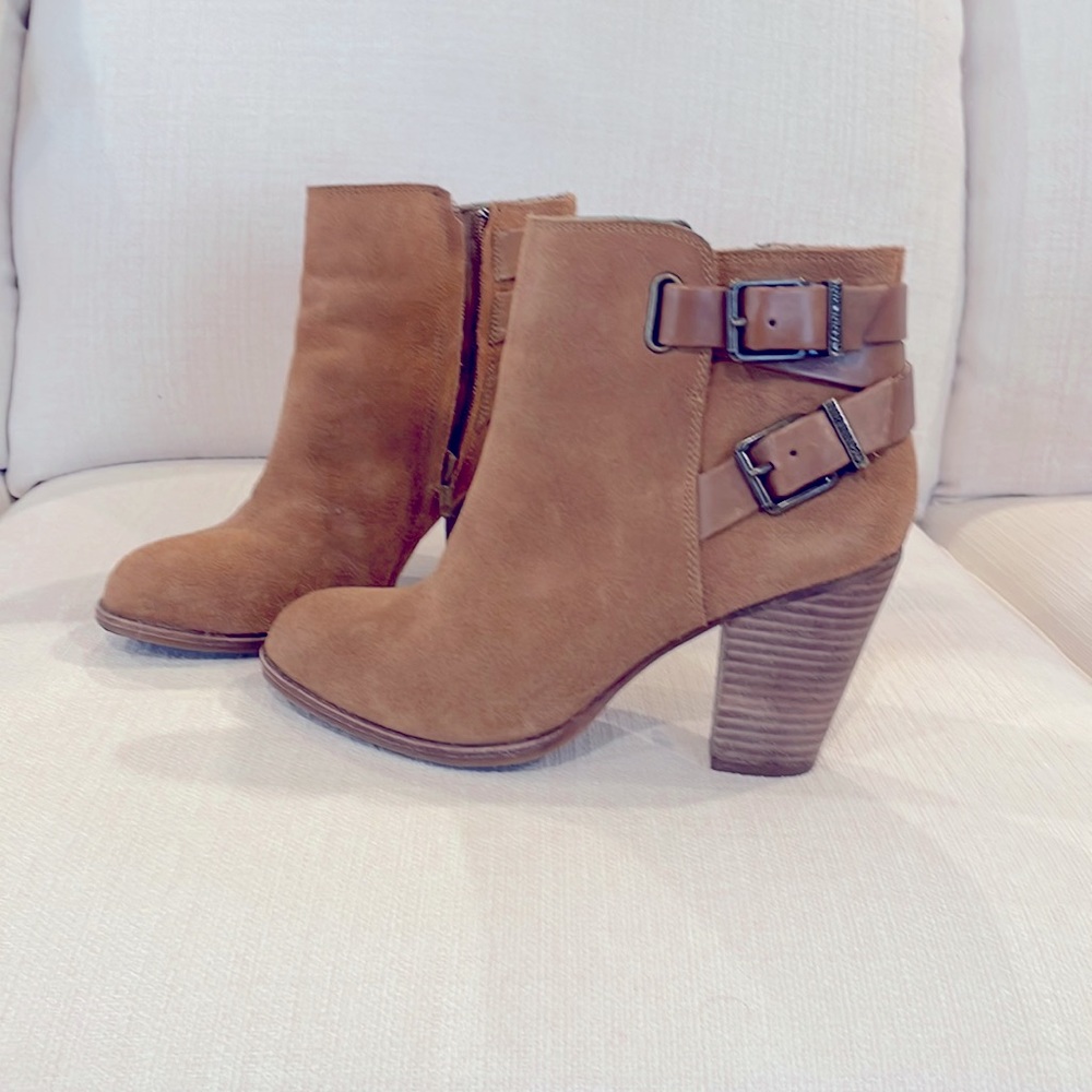 GUC Gianni Bini Suede Ankle Boots!